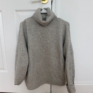 H&M Gray Turtleneck Sweater